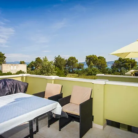 アパート Lukrecija Drače