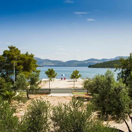 Lukrecija Apartamento Drače