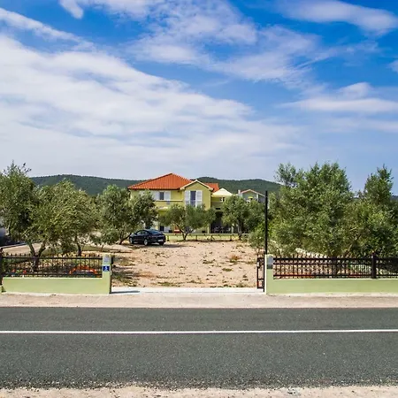 Lukrecija Apartamento Drače
