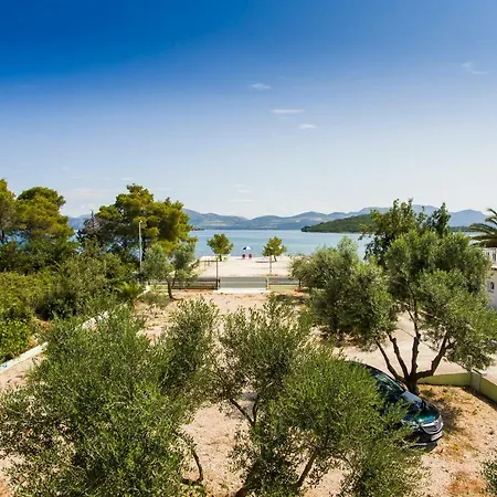 Lukrecija Apartman *